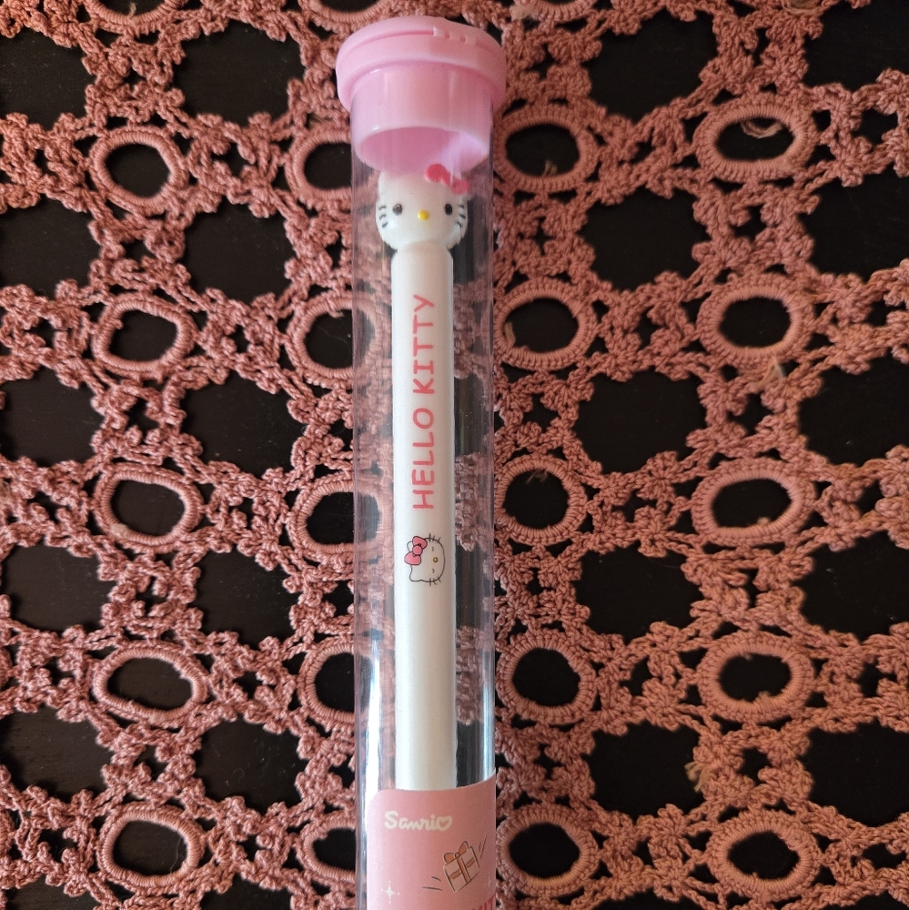 Hello Kitty Toothbrush - Picture 2 of 4